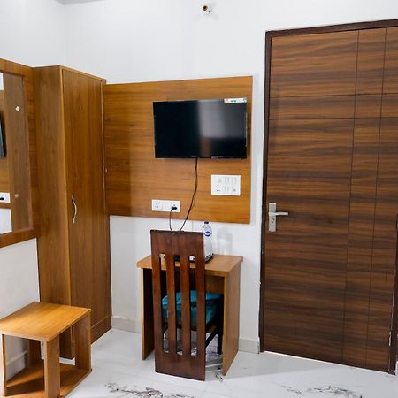 Hotel Parth Inn Rishīkesh Extérieur photo