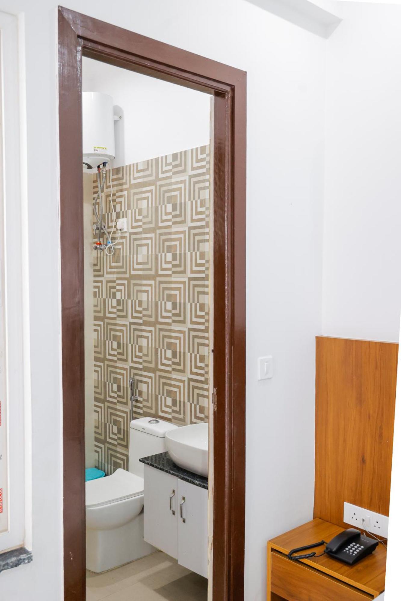 Hotel Parth Inn Rishīkesh Extérieur photo