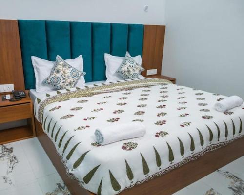 Hotel Parth Inn Rishīkesh Extérieur photo