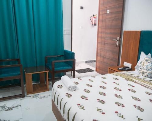 Hotel Parth Inn Rishīkesh Extérieur photo