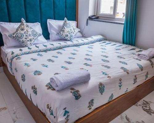 Hotel Parth Inn Rishīkesh Extérieur photo